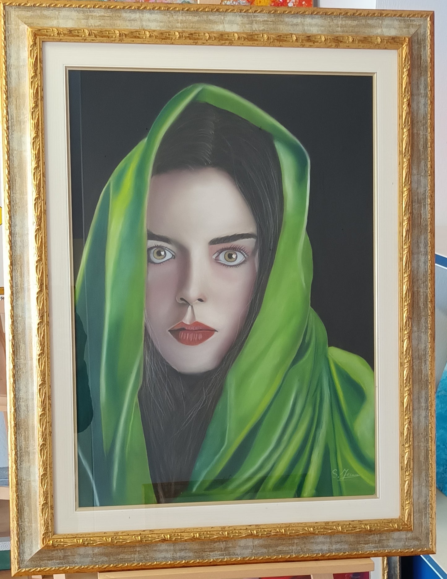 Ragazza con il manto verde